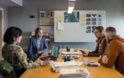 Von links: Nina (Inez Micaella Andersson), Iris (Sofia Helin), Kerstin (Kajsa Ernst) und Jens (H&aring;kan Bengtsson) bilden die Abteilung f&uuml;r ungel&ouml;ste F&auml;lle bei der Kriminalpolizei von Malm&ouml;.