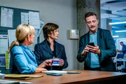 (v. li.): Biggi Obergschwendter (Angelika Niedetzky), Joe Hainzinger (Katharina Stemberger), Stefan Pichlwanger (Michael Steinocher). (v. li.): Biggi Obergschwendter (Angelika Niedetzky), Joe Hainzinger (Katharina Stemberger), Stefan Pichlwanger (Michael Steinocher).