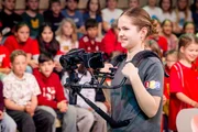 Kamerakind Emma unterstützt heute das Kamera-Team mit ihren Aufnahmen. Kamerakind Emma unterstützt heute das Kamera-Team mit ihren Aufnahmen.
