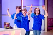 Das blaue Team aus Wedemark/Niedersachsen begrüßt das Publikum. Das blaue Team aus Wedemark/Niedersachsen begrüßt das Publikum.