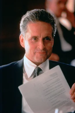 Der selbstherrliche Finanzmakler Nicholas Van Orton (Michael Douglas) ahnt noch nicht, dass seine Existenz bald in Scherben liegen wird.