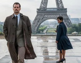 August Walker (Henry Cavill, l.); Erika Sloane (Angela Bassett, r.)