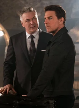 Alan Hunley (Alec Baldwin, l.); Ethan Hunt (Tom Cruise, r.)