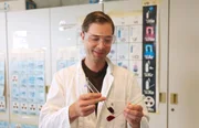 Reporter Constantin im Chemieunterrich. Reporter Constantin im Chemieunterrich.