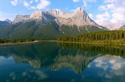 In der westkanadischen Provinz British Columbia ragen die Rocky Mountains majest&auml;tisch in den Himmel, endlose W&auml;lder verschleiern den Blick bis zum Horizont.