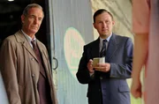 Geordie Keating (Robson Green, l.), Larry Peters (Bradley Hall, r.) Geordie Keating (Robson Green, l.), Larry Peters (Bradley Hall, r.)