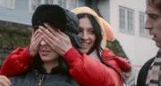 Im Bild: Holly (Lera Abova, Mitte) ist wieder da und überrascht Falko (Shadi Eck, li.). Im Bild: Holly (Lera Abova, Mitte) ist wieder da und überrascht Falko (Shadi Eck, li.).