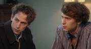 Im Bild: Josef (Emil Belton, li.) und Otto (Oskar Belton) sind unzertrennbar. Im Bild: Josef (Emil Belton, li.) und Otto (Oskar Belton) sind unzertrennbar.
