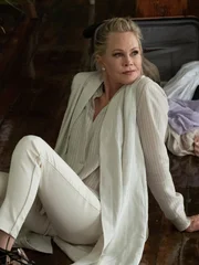 Enid (Melanie Griffith)