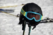 Ski helmet, ski goggles