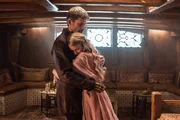 Jaime Lannister (Nikolaj Coster-Waldau), Myrcella Baratheon (Aimee Richardson)