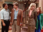 Tony (Tony Danza, l.), Mona (Mona Helmond, r.) und Angela (Judith Light, 2.v.r.) begrüßen Angelas Ex-Ehemann Brian (Nicolas Surovy).