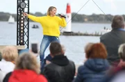 Beatrice Egli begeistert die Zuschauer in Stralsund.