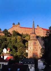 Hoch über der Stadt Kulmbach thront die Plassenburg.