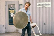 Upcycling-Experte Thomas Klotz zeigt, wie aus scheinbar wertlosem Sperrmüll kunstvolle Liebhaberstücke werden.