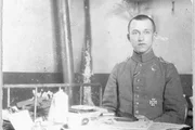 Der 19-jährige Ernst Jünger meldet sich freiwillig zum Kriegsdienst.