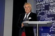 Der Moderator C. Bernd Sucher.