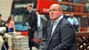 Er hat zwei Bücher über seine "Karriere" geschrieben - Nick Leeson.