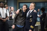 Jake Peralta (Andy Samberg, l.), Roger (Bradley Whitford)