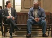 Detective Mac Taylor (Gary Sinise, l.) tritt für Quinn Sullivans (Michael Clarke Duncan) Verteidigung in den Zeugenstand.