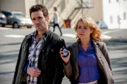 Allan Hawco (Jake Doyle), Krystin Pellerin (Leslie Bennett).