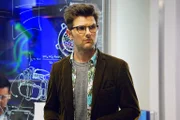 Der ehemalige Professor Max Jennifer (Adam Scott) ist überzeugt davon, dass seine Frau von Aliens entführt wurde. Ist es da genau das Richtige für ihn, als ihn eine Spezialeinheit der Regierung entführt, um ihn für eine besondere Mission zu rekrutieren?