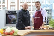 Dieses Mal treffen Moderator Jens Hübschen (re.) und Gourmetkoch Frank Brunswig (li.) auf der Festung Ehrenbreitstein aufeinander, beim SWR Fernsehen Familienfest auf der Festung Ehrenbreitstein.