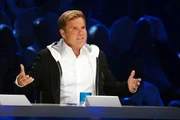 In den großen Live-Mottoshows müssen die verbliebenen Kandidaten vor Dieter Bohlen und seinen Jurykollegen sowie einem großen Live-Publikum ihre ganze musikalische Wandlungsfähigkeit und künstlerische Vielfalt unter Beweis stellen. Wer zieht ins Finale ein?