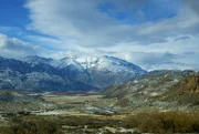 Unterschiedlicher könnte es nicht sein: Im Süden Patagoniens verhindern eisige Winde beinahe jede Vegetation, der Westen dagegen beheimatet zahlreiche seltene Tiere und Pflanzen ...