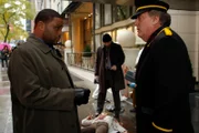 LAW & ORDER -- "For the Defense" Episode 2009 -- Pictured: (l-r) Anthony Anderson as Det. Kevin Bernard, Alan Zweibel; as Doorman -- NBC Photo: Will Hart