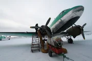 Scene from docu-series Ice Pilots. Episode: Joe taut auf