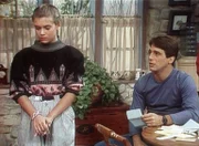 Samanthas (Alyssa Milano, l.) Großvater ist gestorben, doch sie zeigt keine Gefühlsregung. Tony (Tony Danza, r.) macht sich große Sorgen.