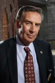 Lennie Briscoe (Jerry Orbach)