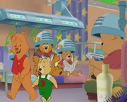 Benjamin (1.v.li.) und Stubsi (2.v.li.) besuchen heute einen Teddybär Pflege-und Schönheitssalon.