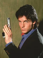 Peter Caine (Chris Potter)