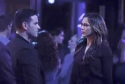 Tommy Merlyn (Colin Donnell) und Laurel Lance (Katie Cassidy)