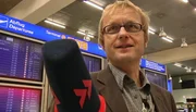 SWR-Reporter Kai Diezemann trifft Reisende am Frankfurter Flughafen: Geschichten zwischen Ankunft und Abflug.