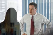 Peter Burke (Tim DeKay) steht in der Schuld seiner Gattin Elizabeth (Tiffani Thiessen) und wird von ihr gedrängt, einen zunächst aussichtslosen Fall von Kunstschmuggel zu untersuchen.