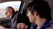 Walter (Bryan Cranston, l.) und Walter White Jr. (RJ Mitte)