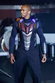 Mike Peterson (J. August Richards)