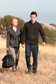Claire Bennet (Hayden Panettiere), Peter Petrelli (Milo Ventimiglia)
