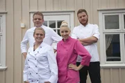 Philipp (20), Caroline (23), Ina (22) und David (23) übernehmen ein isländisches Café im einsamen Nordwesten der sagenumwobenen Insel.