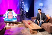 Familienquiz in Wohnzimmeratmosphäre - Schnelligkeit ,Teamwork und eine ordentliche Portion Spannung: Jede Woche testet Moderator Norbert Oberhauser das Wissen von zwei Familien aus ganz Österreich ...