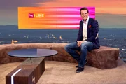 Moderator Volker Piesczek führt durch das neue Puls 4 Magazin "iLike" ...