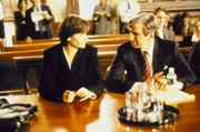 Jack McCoy (Sam Waterston, r.) und Jamie Ross (Carey Lowell, l.) geben alles, wenn es darum geht, einen Fall zu lösen ...