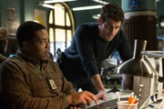 Während Nick (David Giuntoli, r.) nach einem sicheren Ort für das königliche Baby sucht, hadert Hank (Russell Hornsby, l.) damit, dass Adalind wieder in der Stadt ist ...