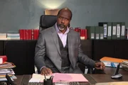 Als eine junge Kollegin ermordet aufgefunden wird, mit der Lamarck (Jean-Michel Martial) eine Affäre hatte, landet er in Untersuchungshaft und seinem Team wird der Fall entzogen. Doch so schnell werden die Ermittler ihren Vorgesetzten nicht aufgeben ...