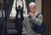 Um seiner Tochter ein Leben im Kinderheim zu ersparen, überfällt der Tollpatsch Ferry (Martin Short) eine Bank. Als die Polizei droht, die Bank zu stürmen, nimmt er eine Geisel: Ex-Panzerknacker Lucas ...
