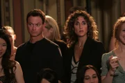 Sind Det. Mack "Mac" Taylor (Gary Sinise, l.) und Det. Stella Bonasera (Melina Kanakaredes, r.) dem Mörder endlich auf der Spur oder tappen sie weiter im Dunkeln?