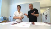 Reinhard Nowak (r.) deckt wöchentlich Mogelpackungen auf, damit der österreichische Konsument nicht länger für blöd verkauft wird ...